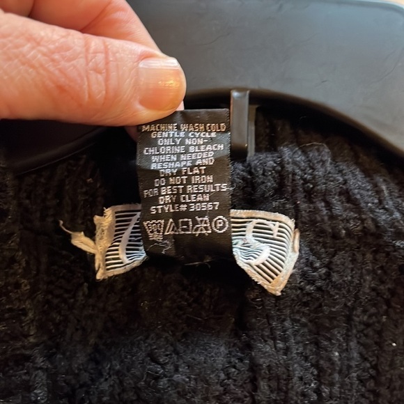 GAS-size L-black long open cardigan sweater has belt loops. 100% acrylic. - Picture 5 of 8